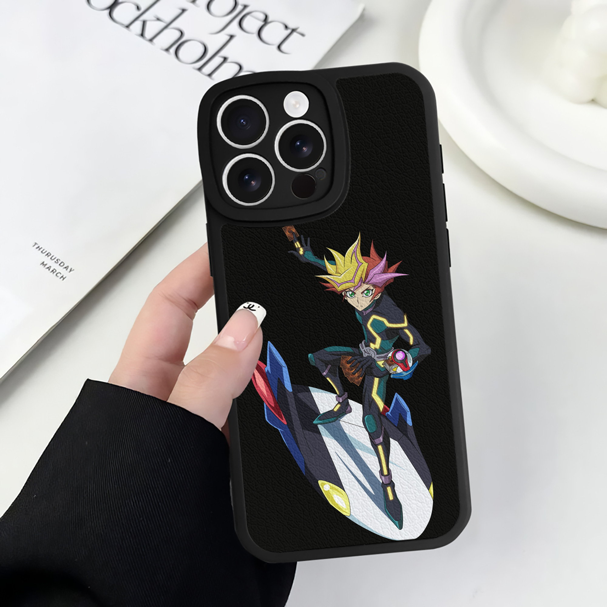 遊☆戯☆王 Yu-Gi-Oh! 【iPhone 16シリーズ対応】シリコンスマホケース（レザー調） 材質：シリコン